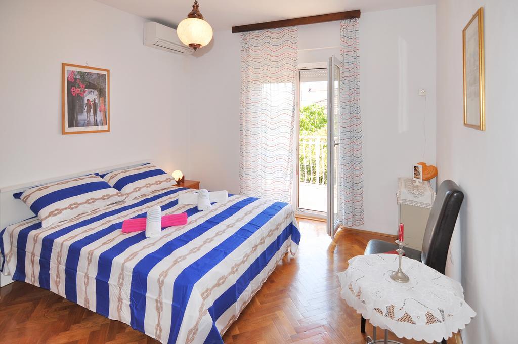 Poolside Paradise - A Hidden Gem In Split Exterior foto