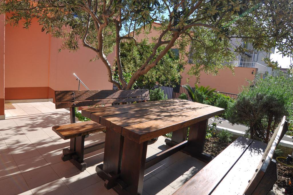 Poolside Paradise - A Hidden Gem In Split Exterior foto