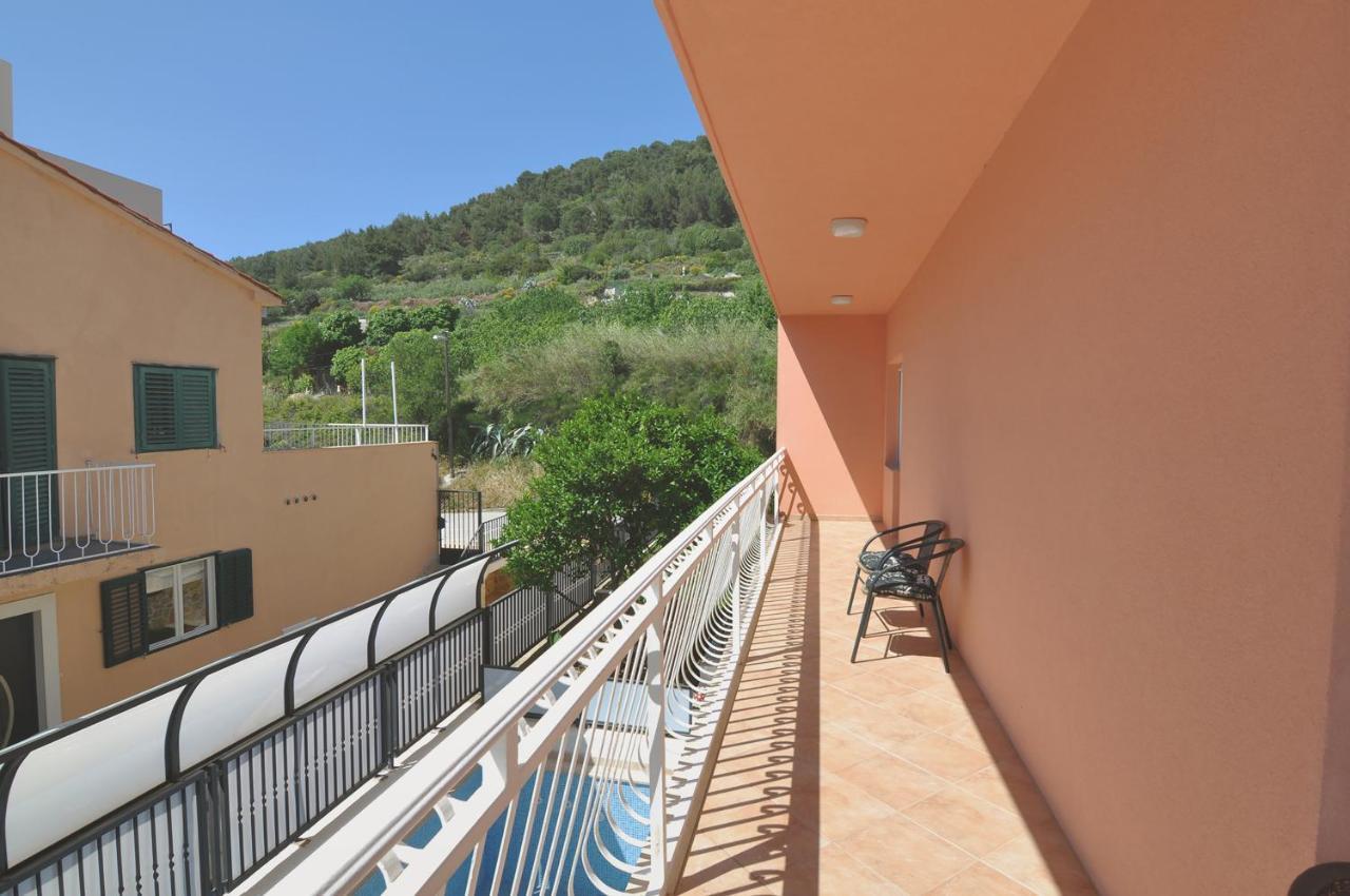 Poolside Paradise - A Hidden Gem In Split Exterior foto