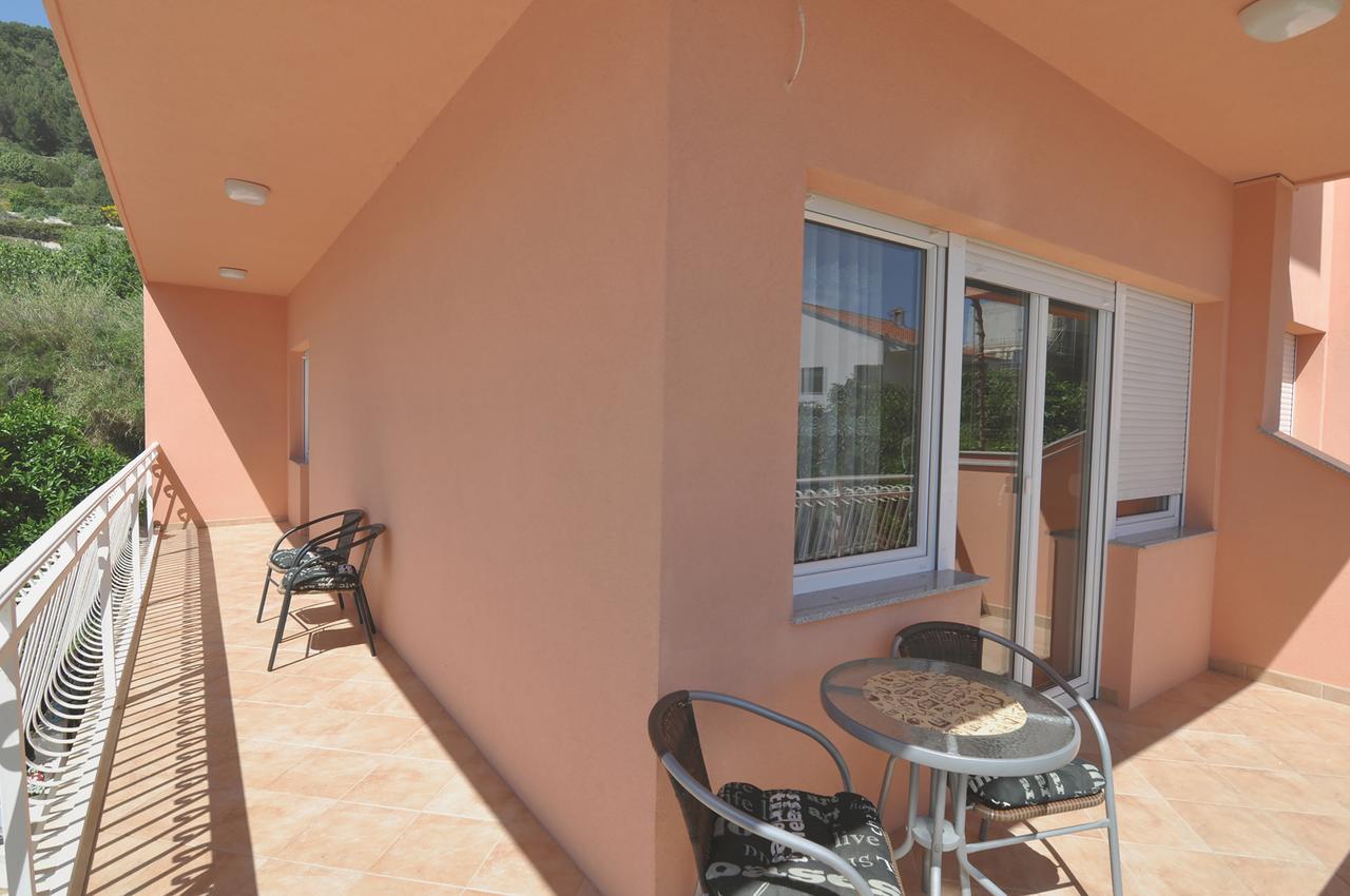 Poolside Paradise - A Hidden Gem In Split Exterior foto